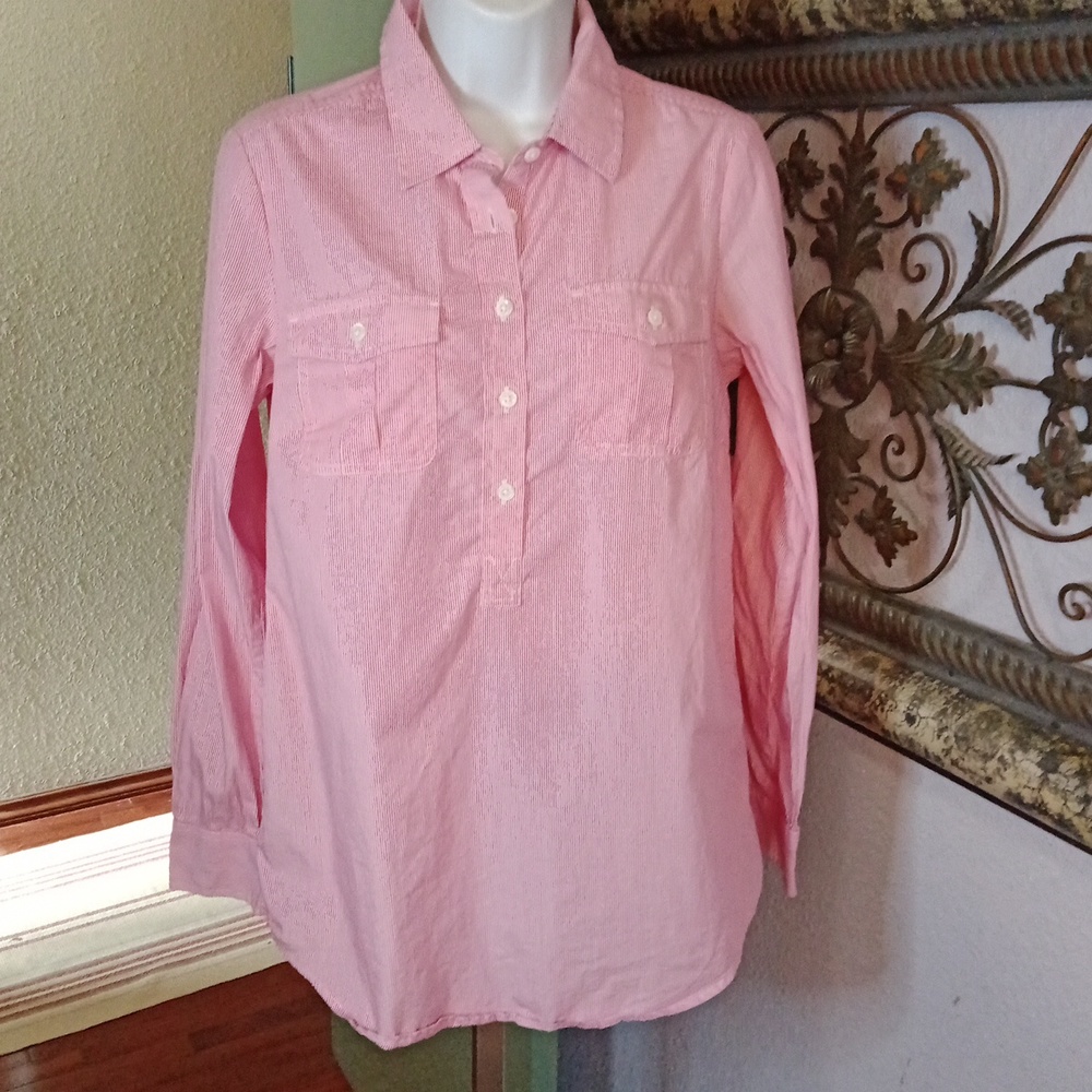 EUC Vineyard Vines WhalePink stripe button up long sleeve shirt - size 4💚